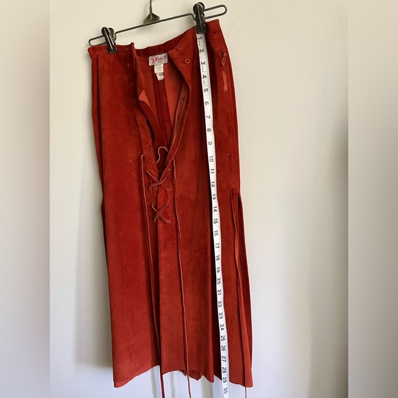 Vintage Suede Halter Tie up Top with Feathers & Skirt
Great Vintage Condition - Picture 13 of 13